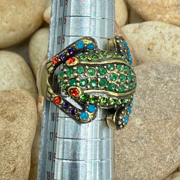 Retired Authentic Heidi Daus Green Swarovski Crystal Frog Ring –Size 7 Whimsical - Picture 10 of 16
